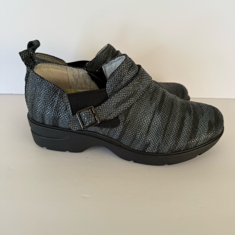 NEW Align Arya Charcoal Nursing Shoe Women’s‎  10W Leather Slip Resistant clogs
